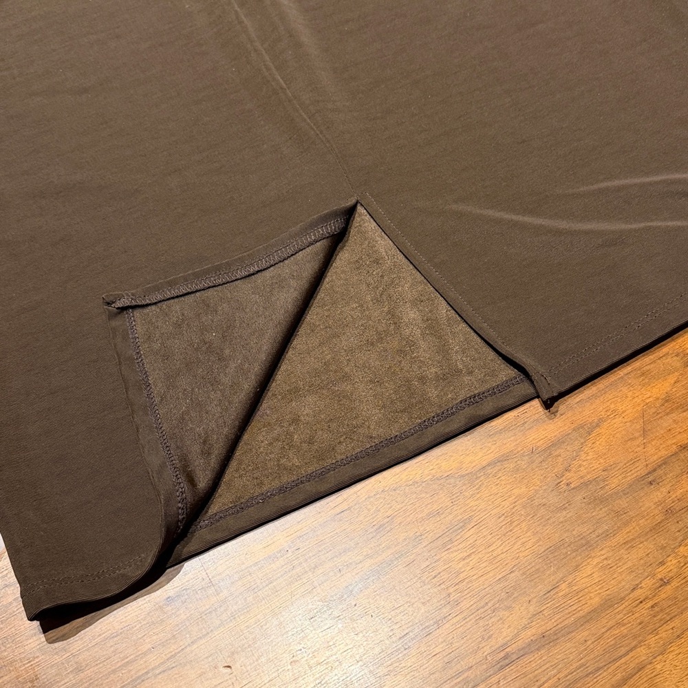 Classic knee length brown pencil skirt. SH - Picture 3 of 8